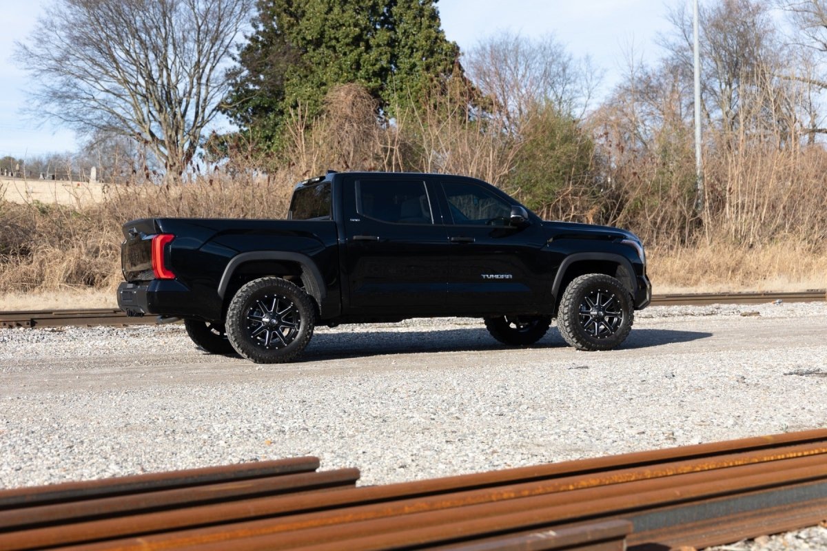 Rough Country - Rough Country 1.75 INCH LEVELING KIT TOYOTA TUNDRA 2WD/4WD (2022) - Panda Motorworks