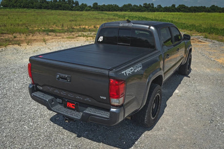 Rough Country - Rough Country Hard Roll Up Bed Cover 5' Bed | Toyota Tacoma 2WD/4WD (2016 - 2023)